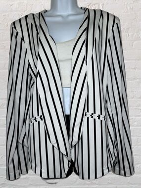 BISOU BISOU White & Black Striped Long Sleeve Blazer in Women’s Size X-Large